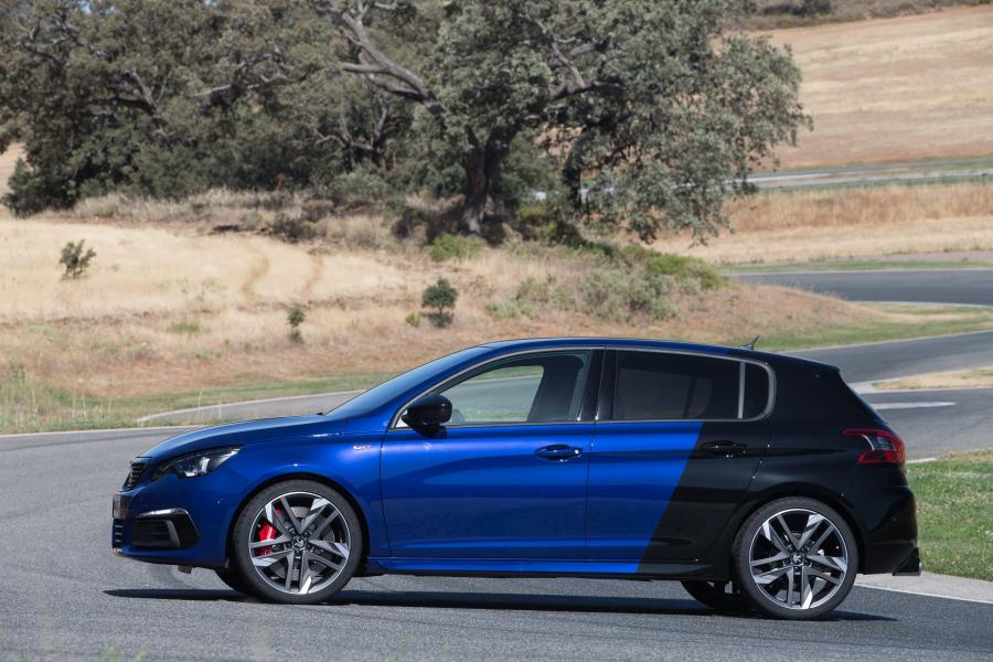 Peugeot 308 GTi 2017 года  (WW) (фото 42 из 50)